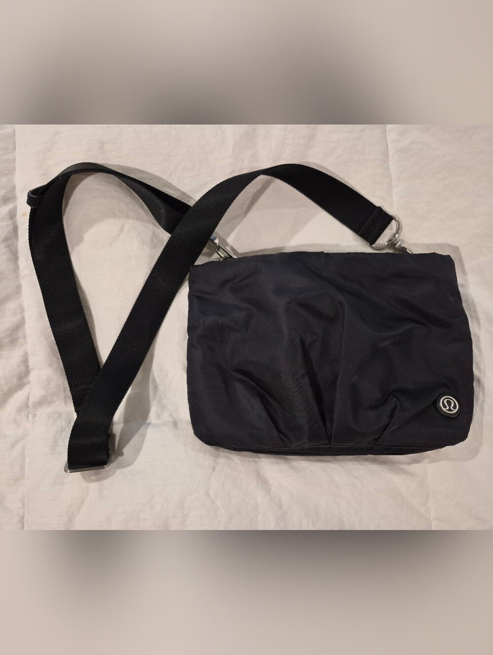 Lululemon Hip To Be Free Bag